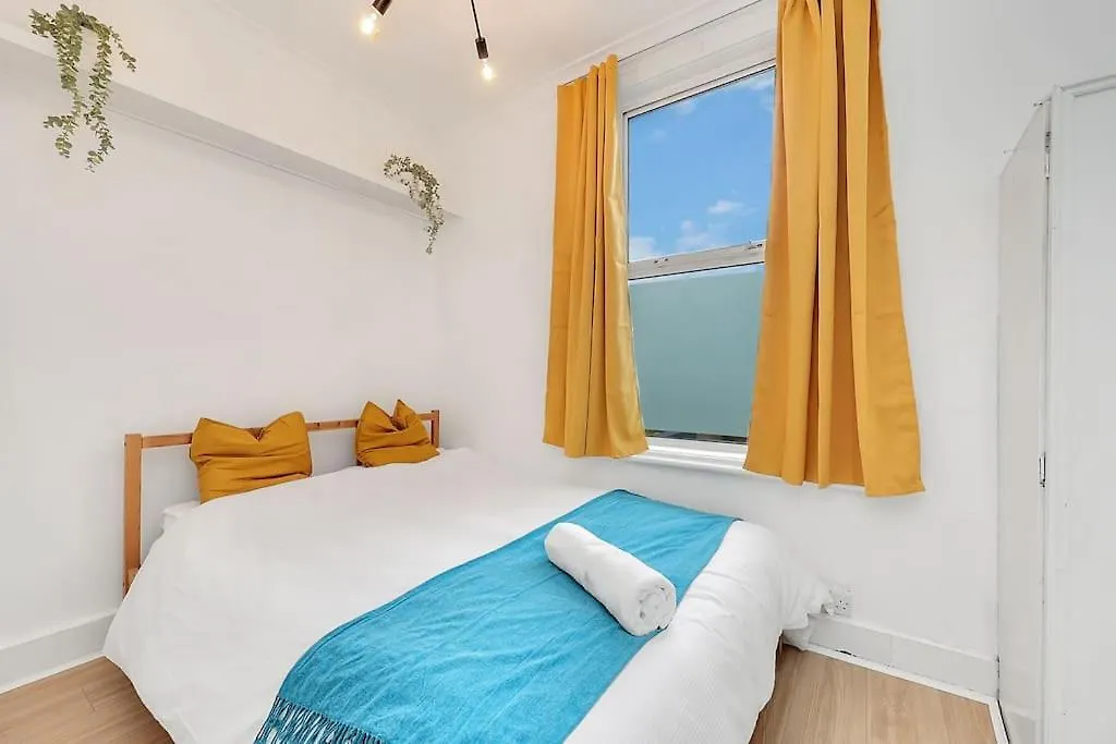 Enquires At The Panel By Harlington 8 Bed Apartment London