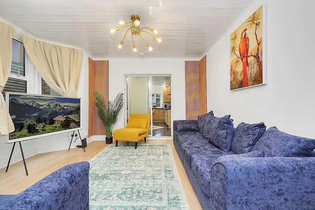 Enquires At The Panel By Harlington 8 Bed Lägenhet London 0*,