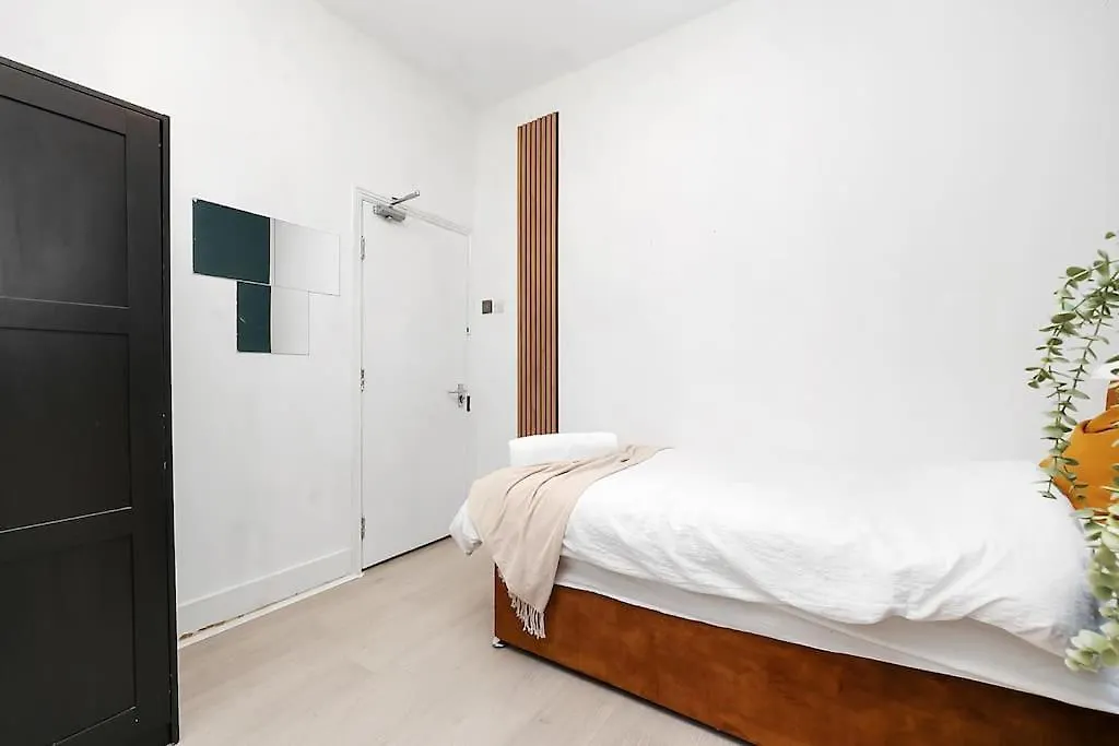 Enquires At The Panel By Harlington 8 Bed Apartment London