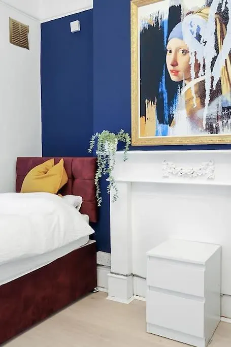 Enquires At The Panel By Harlington 8 Bed Apartment London