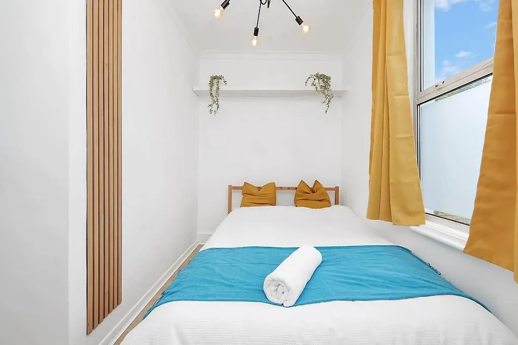 Enquires At The Panel By Harlington 8 Bed Apartment London