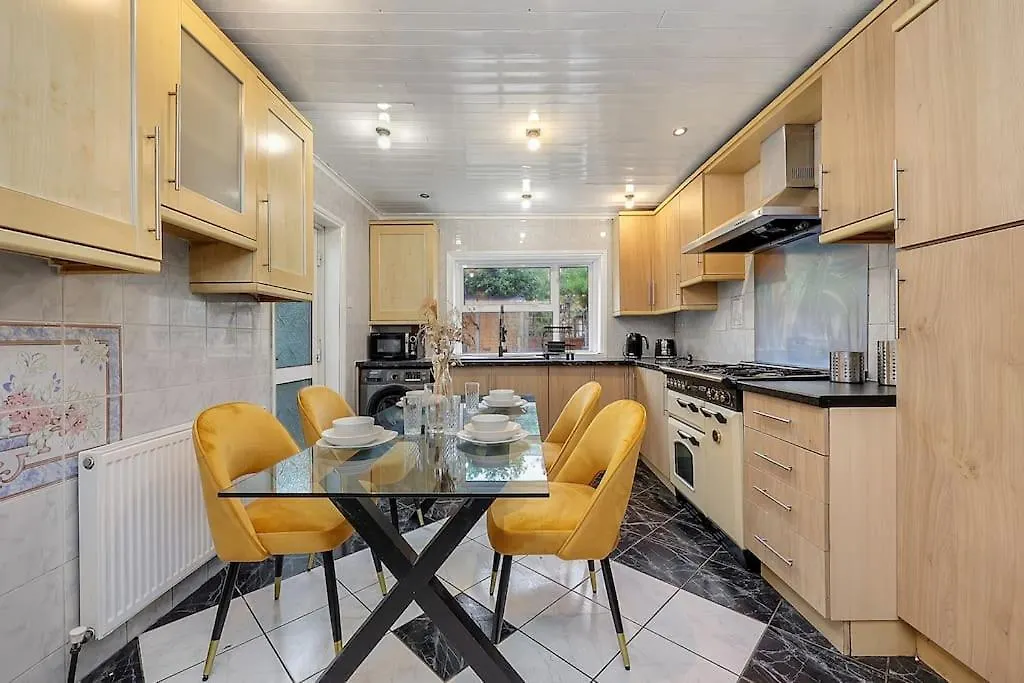 Enquires At The Panel By Harlington 8 Bed Apartment London United Kingdom