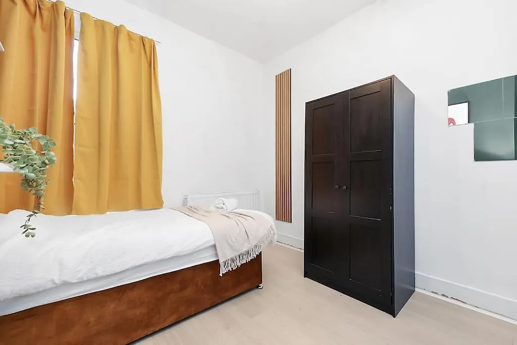 Enquires At The Panel By Harlington 8 Bed Apartment London United Kingdom