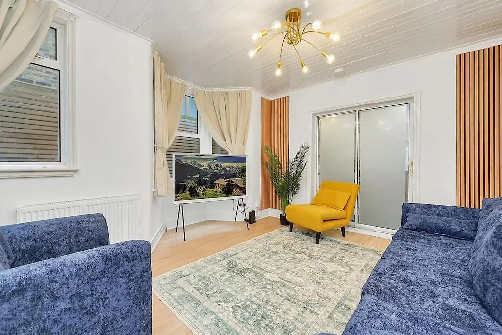 Enquires At The Panel By Harlington 8 Bed Apartment London
