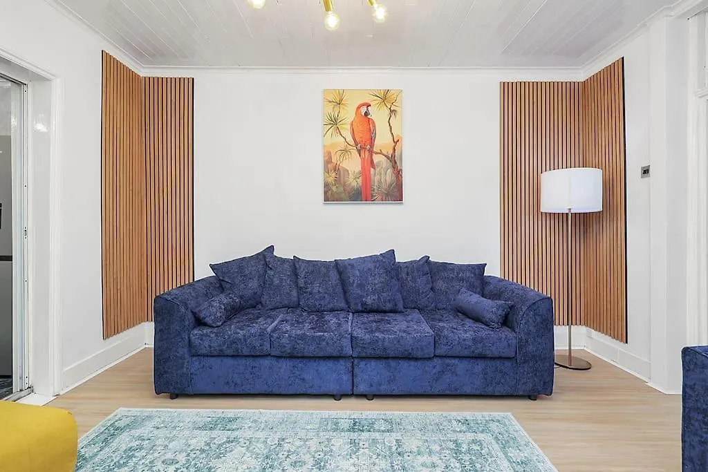 Enquires At The Panel By Harlington 8 Bed Apartment London