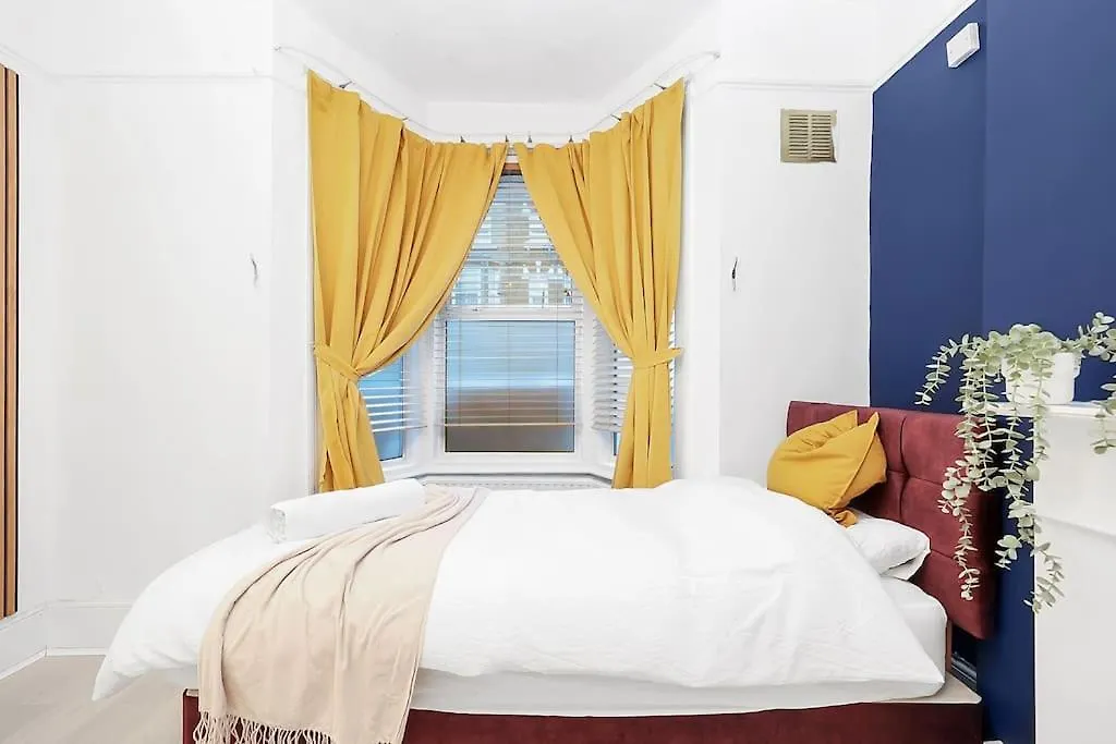 Enquires At The Panel By Harlington 8 Bed Apartment London