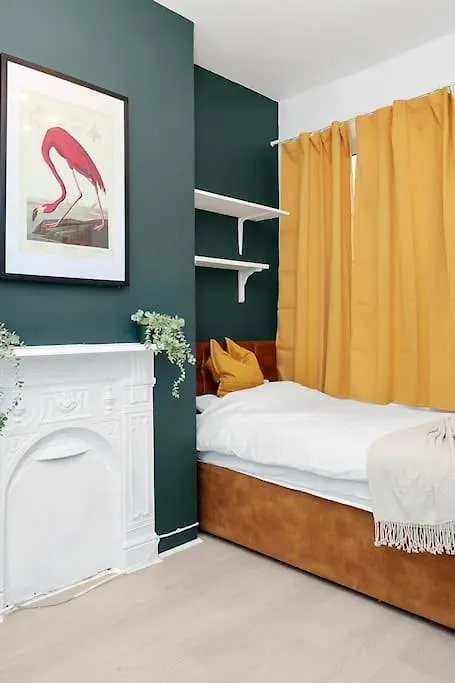Enquires At The Panel By Harlington 8 Bed Apartment London