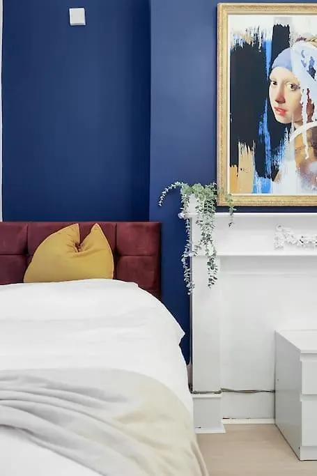 Enquires At The Panel By Harlington 8 Bed Apartment London