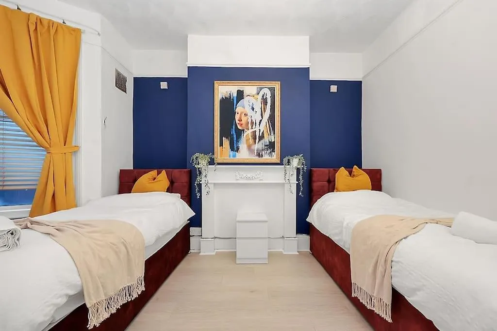 Enquires At The Panel By Harlington 8 Bed Apartment London 0*,