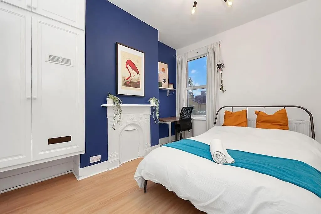 Enquires At The Panel By Harlington 8 Bed Apartment London United Kingdom