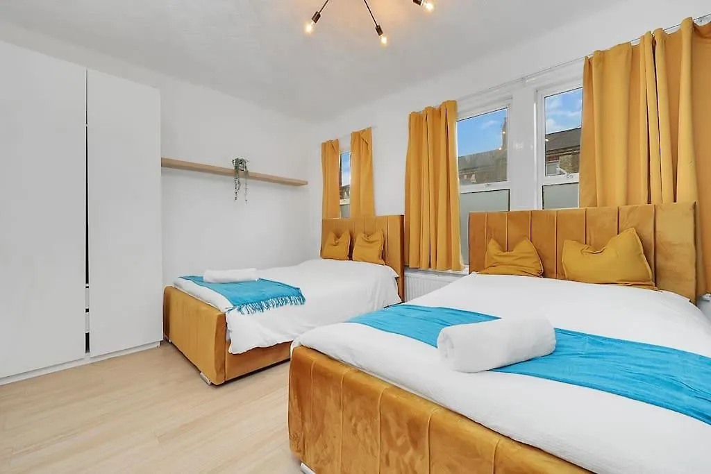 Enquires At The Panel By Harlington 8 Bed Apartment London