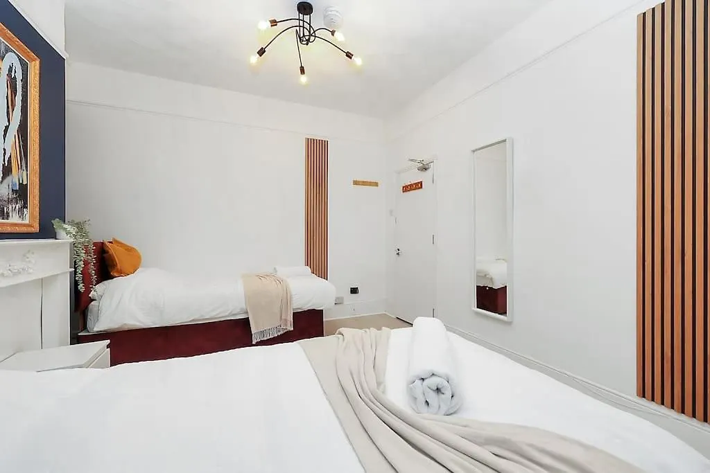 Enquires At The Panel By Harlington 8 Bed Apartment London