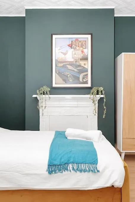 Enquires At The Panel By Harlington 8 Bed Apartment London