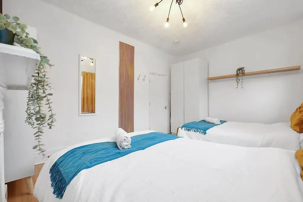 Enquires At The Panel By Harlington 8 Bed location