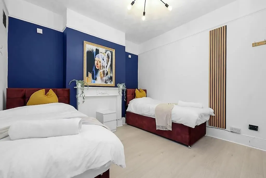 Enquires At The Panel By Harlington 8 Bed Apartment London