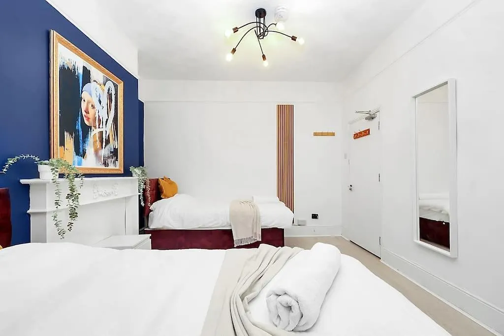 Enquires At The Panel By Harlington 8 Bed Apartment London