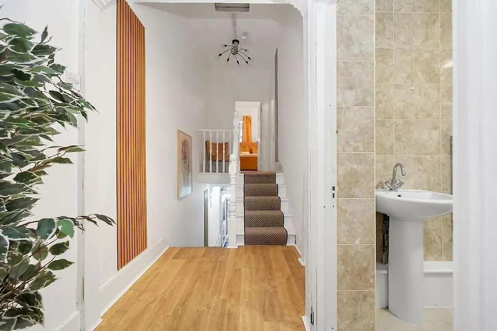 Enquires At The Panel By Harlington 8 Bed Apartment London United Kingdom