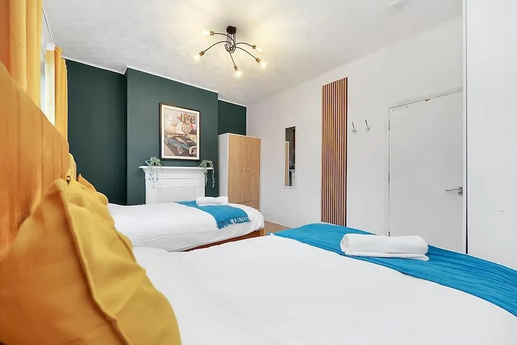 Enquires At The Panel By Harlington 8 Bed Lägenhet London 0*,