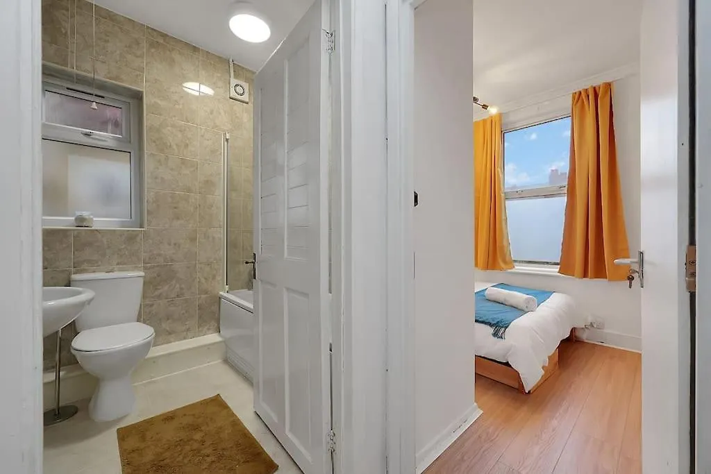 Enquires At The Panel By Harlington 8 Bed Apartment London 0*,