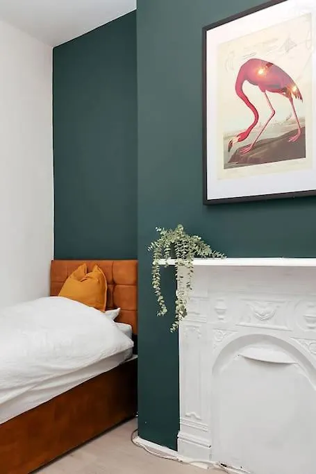 Enquires At The Panel By Harlington 8 Bed Apartment London