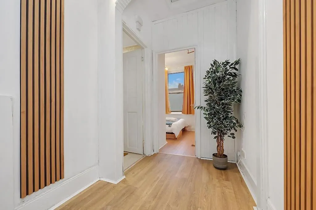 Enquires At The Panel By Harlington 8 Bed Apartment London United Kingdom